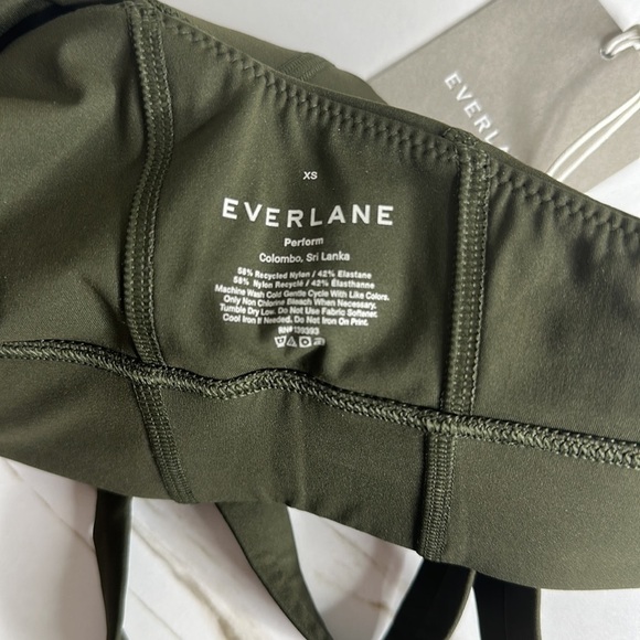 Everlane The Perform Cropped Top NWT in Dark Green Size XS SOLD OUT ONLINE - Picture 6 of 10